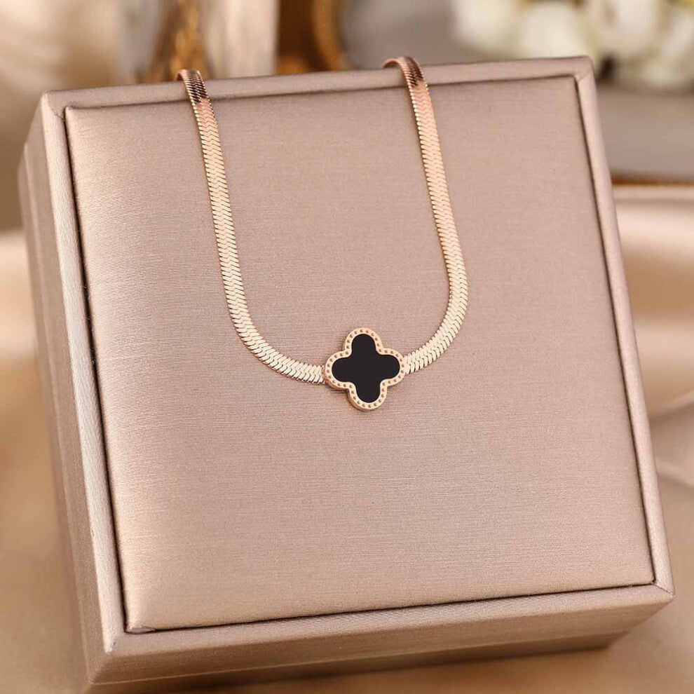 (AAA) A full-body titanium steel necklace, a fashionable and personalized 18K gold electroplated collarbone chain accessory for women