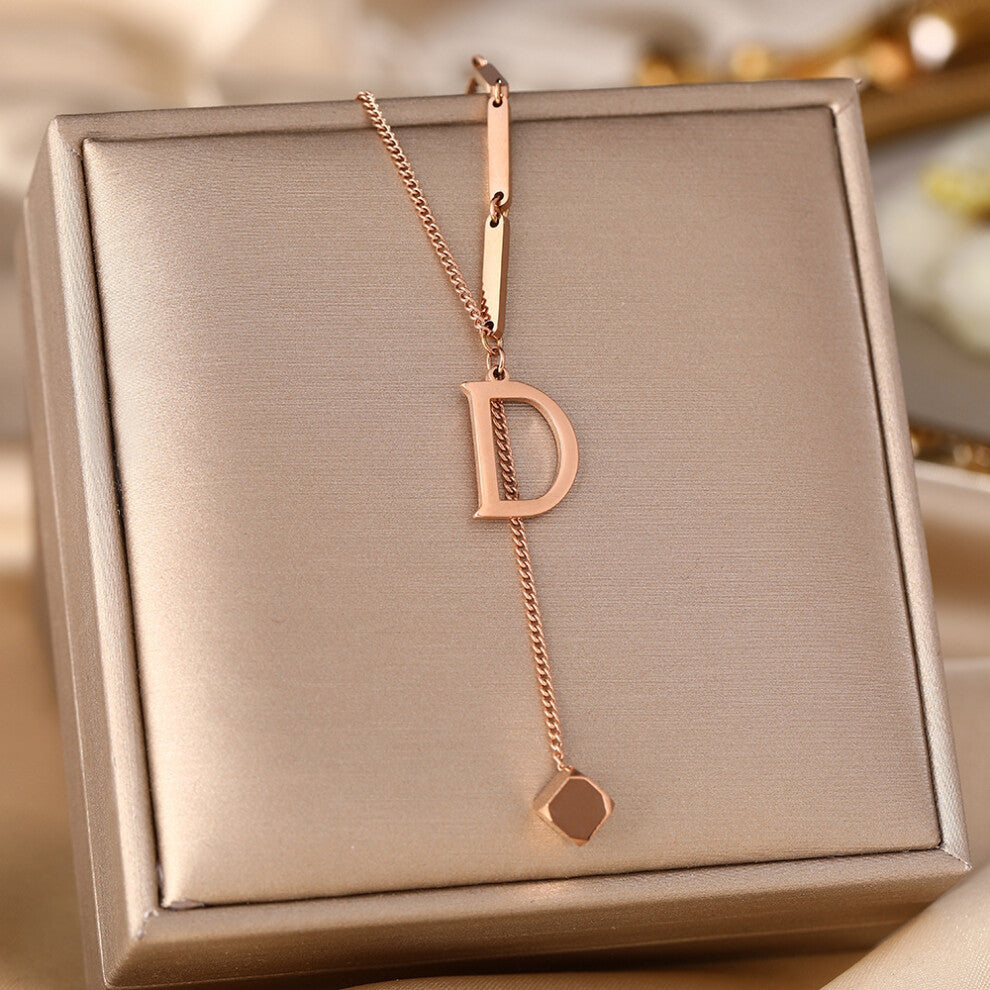 (EEE) A full-body titanium steel necklace, a fashionable and personalized 18K gold electroplated collarbone chain accessory for women