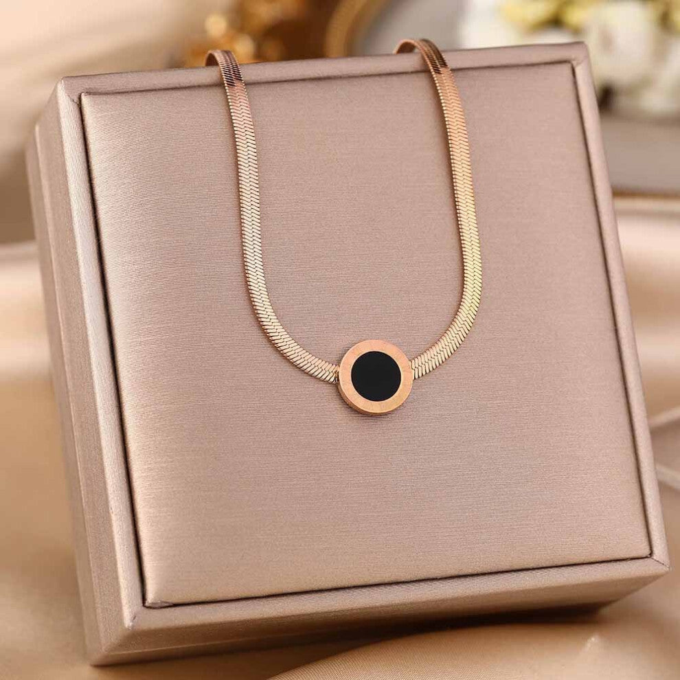 (III) A full-body titanium steel necklace, a fashionable and personalized 18K gold electroplated collarbone chain accessory for women