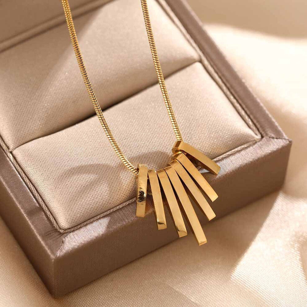 (KKK) A full-body titanium steel necklace, a fashionable and personalized 18K gold electroplated collarbone chain accessory for women