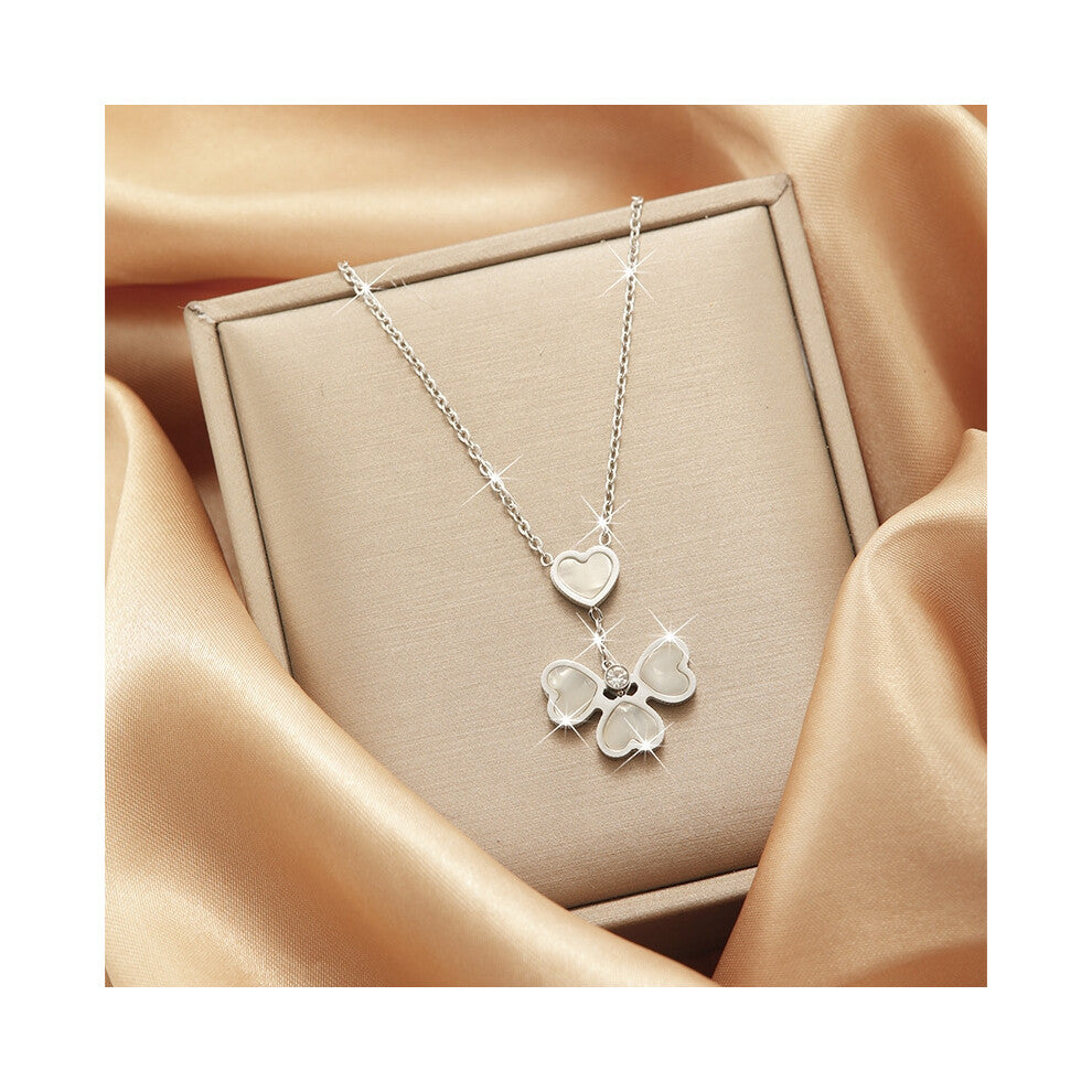 (OOO) A full-body titanium steel necklace, a fashionable and personalized 18K gold electroplated collarbone chain accessory for women