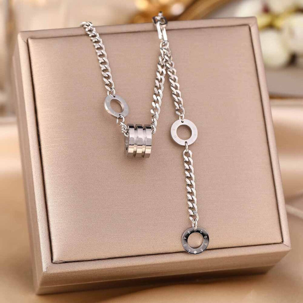 (QQQ) A full-body titanium steel necklace, a fashionable and personalized 18K gold electroplated collarbone chain accessory for women