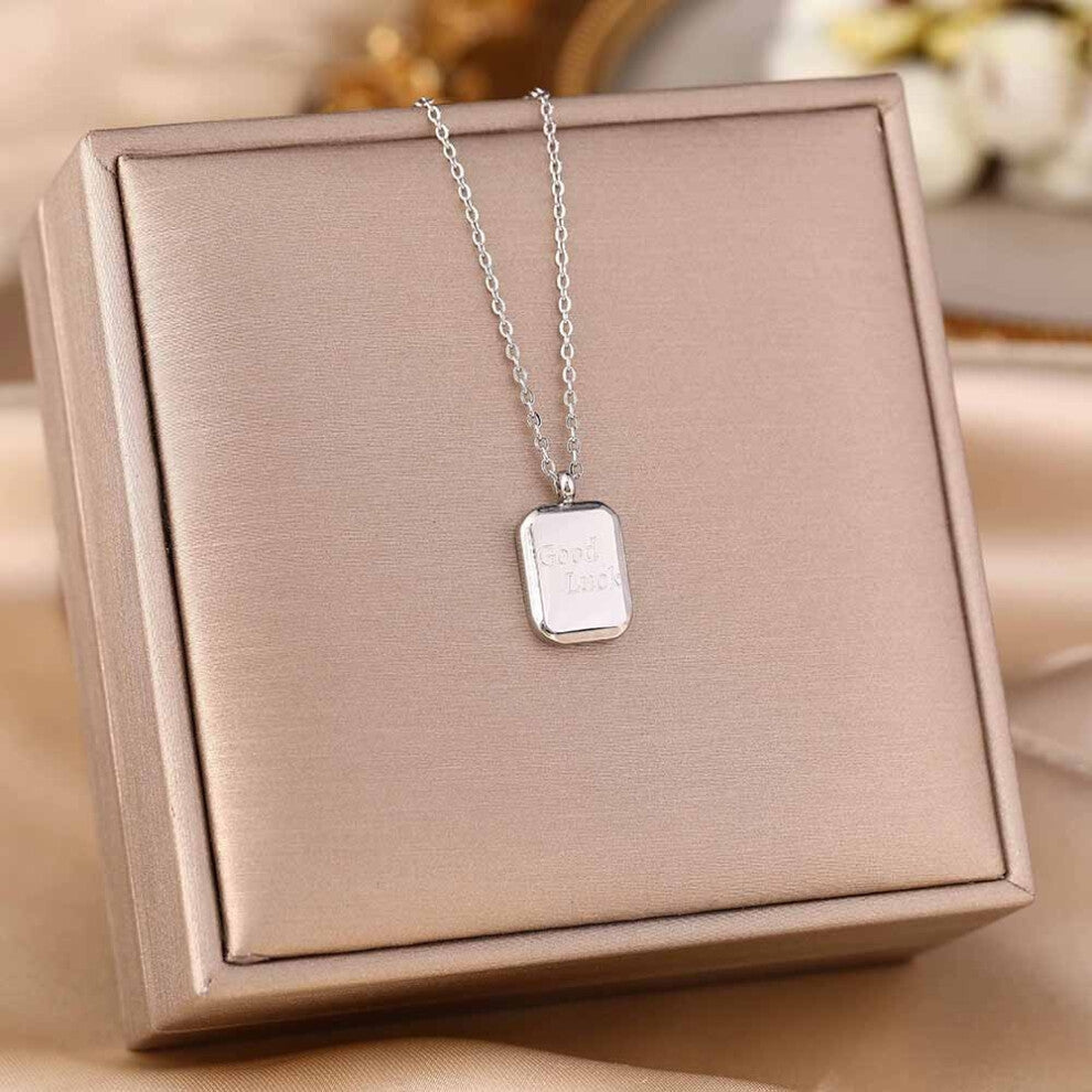(XXX) A full-body titanium steel necklace, a fashionable and personalized 18K gold electroplated collarbone chain accessory for women
