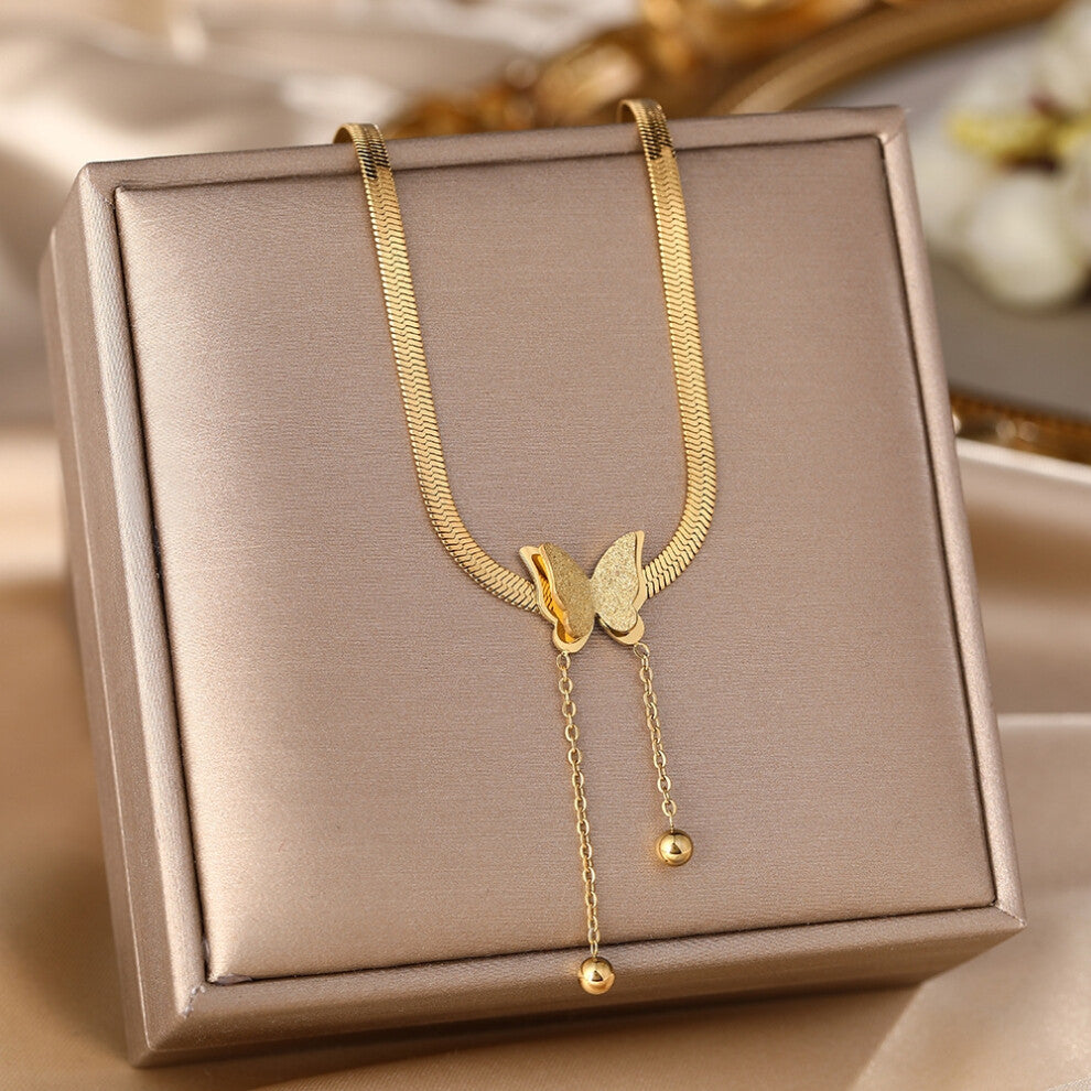 (YYY) A full-body titanium steel necklace, a fashionable and personalized 18K gold electroplated collarbone chain accessory for women