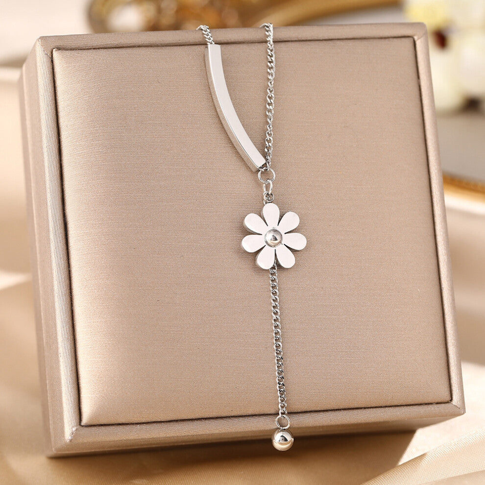 (KKKK) A full-body titanium steel necklace, a fashionable and personalized 18K gold electroplated collarbone chain accessory for women