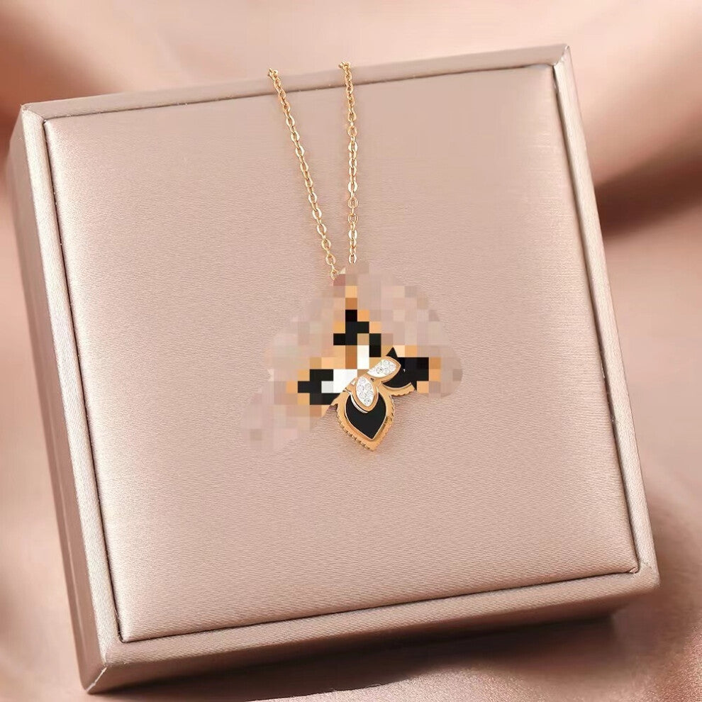 (OOOO) A full-body titanium steel necklace, a fashionable and personalized 18K gold electroplated collarbone chain accessory for women