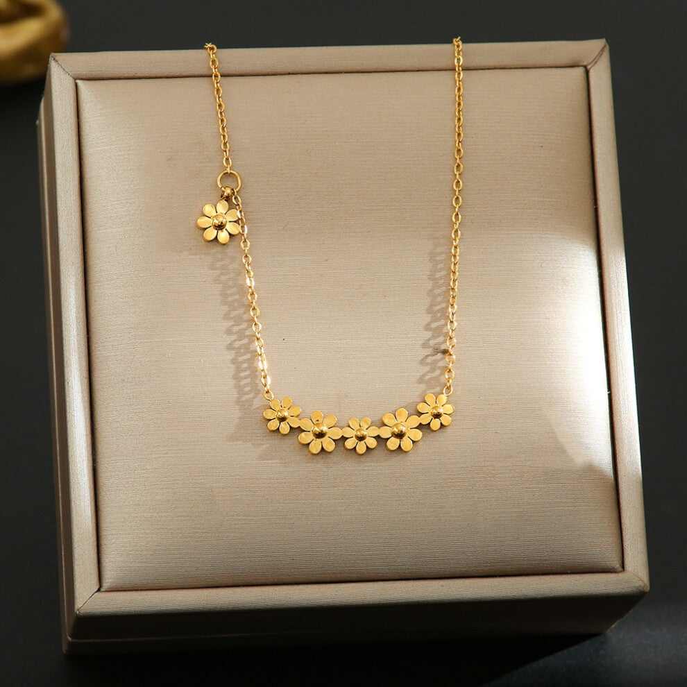 (PPPP) A full-body titanium steel necklace, a fashionable and personalized 18K gold electroplated collarbone chain accessory for women