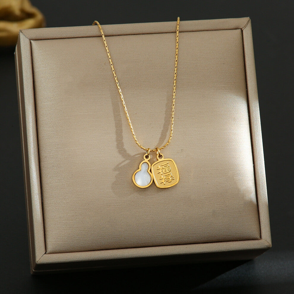 (AH) A full-body titanium steel necklace, a fashionable and personalized 18K gold electroplated collarbone chain accessory for women