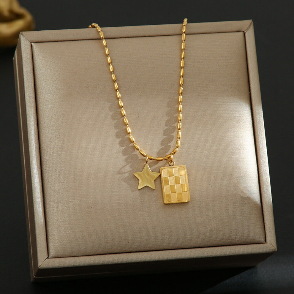 (AJ) A full-body titanium steel necklace, a fashionable and personalized 18K gold electroplated collarbone chain accessory for women