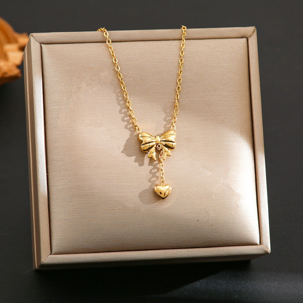 (AP) A full-body titanium steel necklace, a fashionable and personalized 18K gold electroplated collarbone chain accessory for women