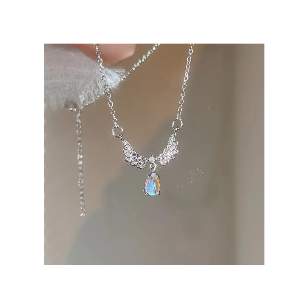 Light Luxury Angel Wings Pendant Necklace Ladies Fashion Exquisite Moonstone Collarbone Necklace Delicate Wedding Jewelry