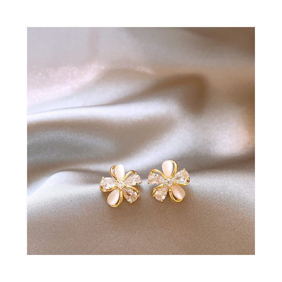 New Gold Geometric Halo Earrings for Women Luxury Five-Petal Flower Design