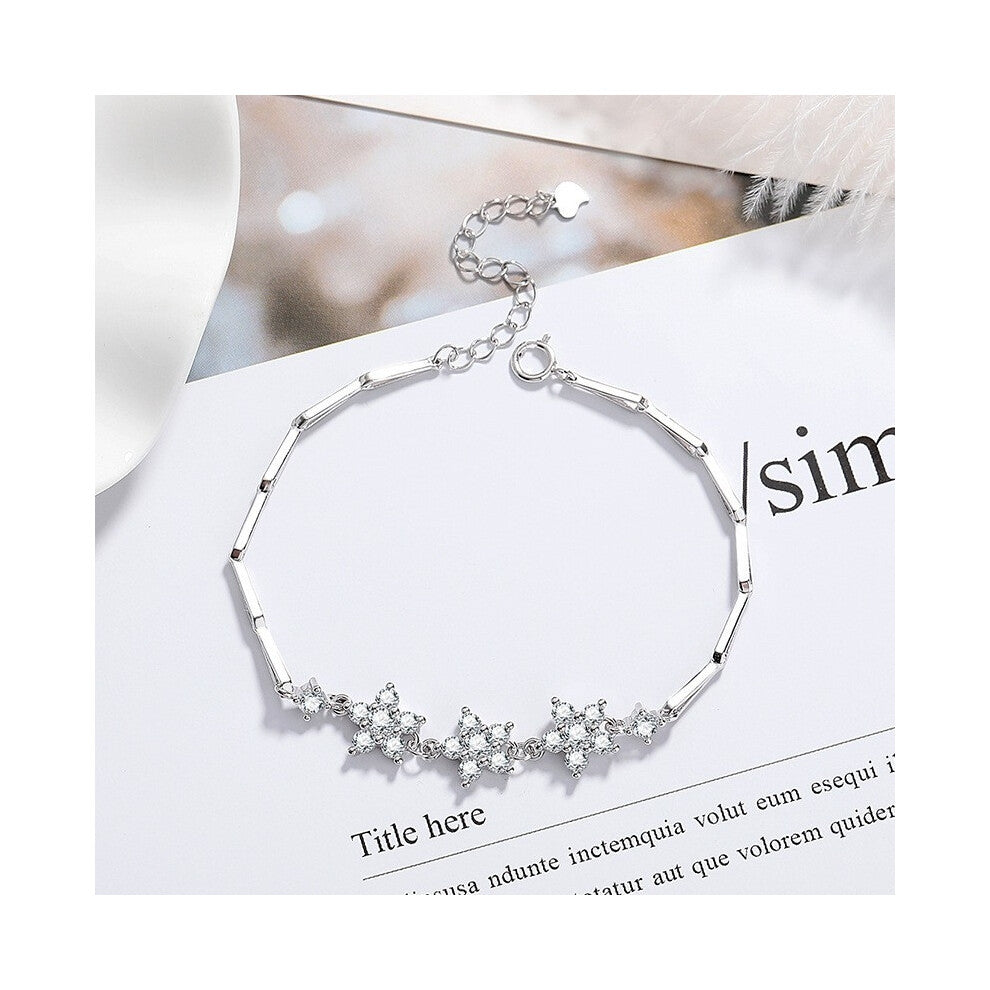 (Five-petal flower bracelet SL-45) Princess Square Bag Moissanite imitation bracelet, a unique and versatile feminine bracelet with a refined and eleg