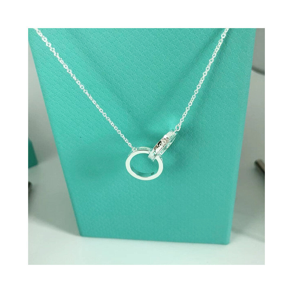 (White gold) Double-ring circle necklace for women, simple and classic letter pendant collarbone chain, fashionable and versatile, individual and eleg