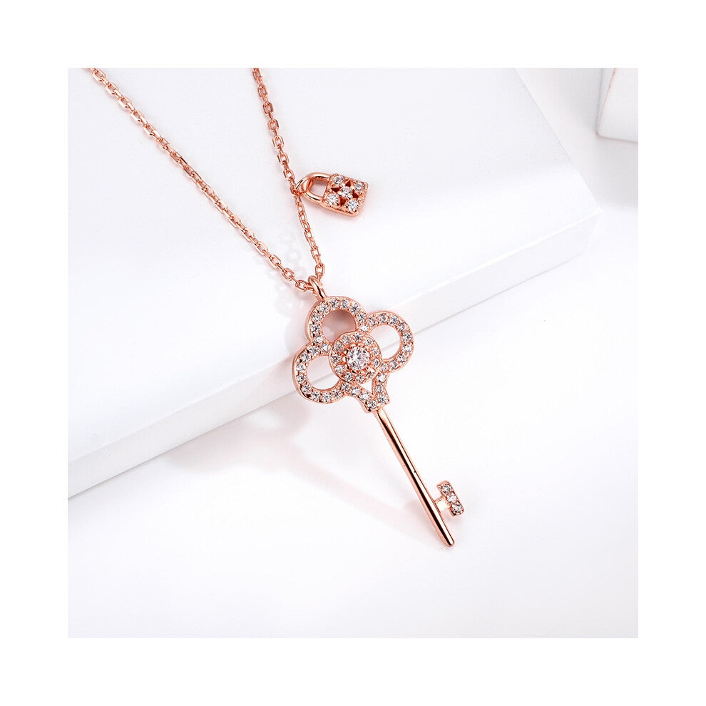 (Rose gold key necklace) Diamond-encrusted key necklace for women, fresh and elegant, fashionable and simple. Lock head collarbone chain