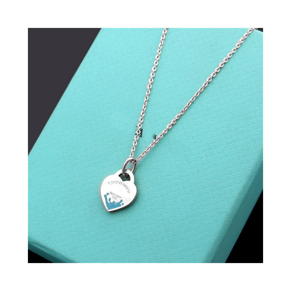 (White gold) The classic and simple heart-shaped pendant necklace is a versatile and fashionable collarbone chain with a high-end look