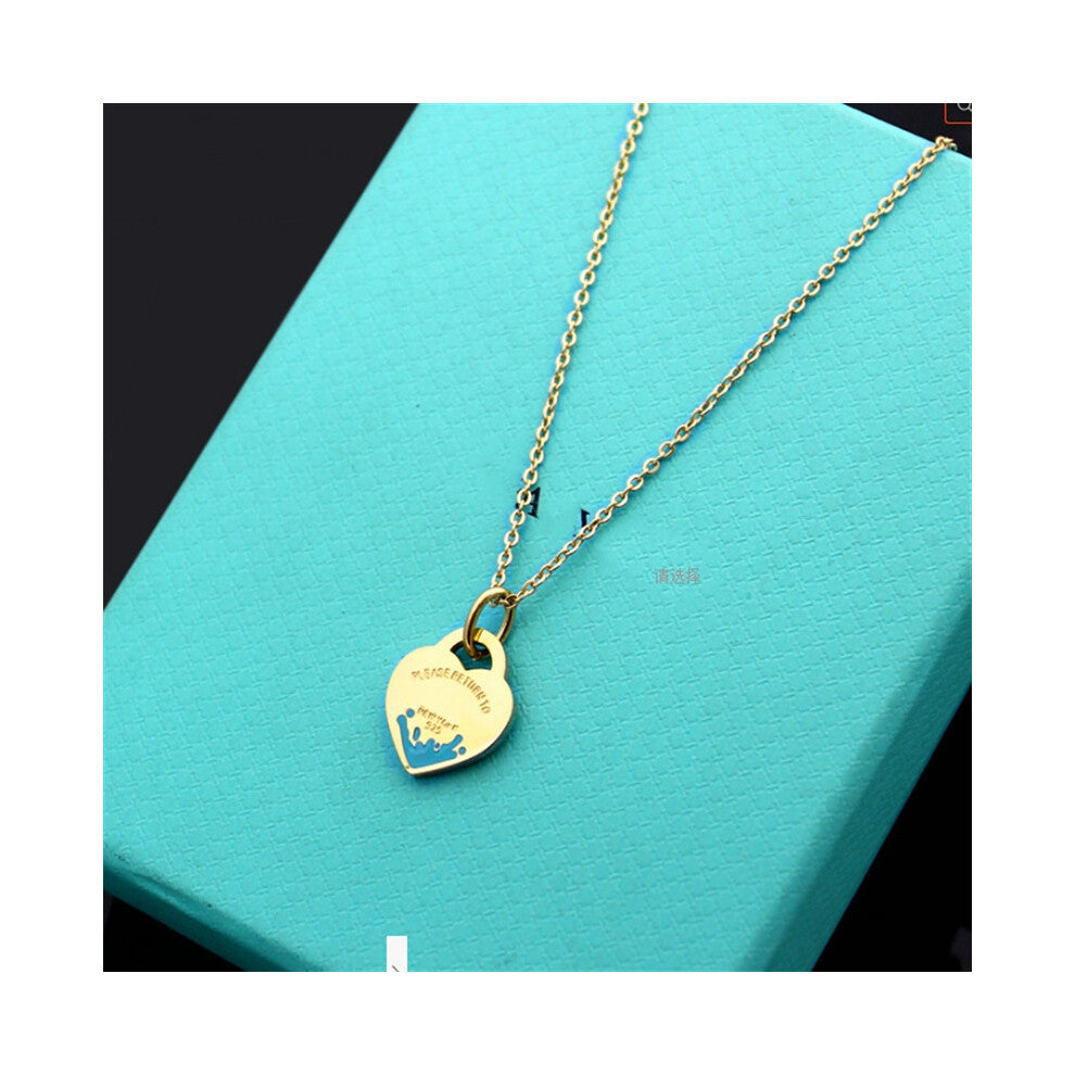 (Golden yellow) The classic and simple heart-shaped pendant necklace is a versatile and fashionable collarbone chain with a high-end look