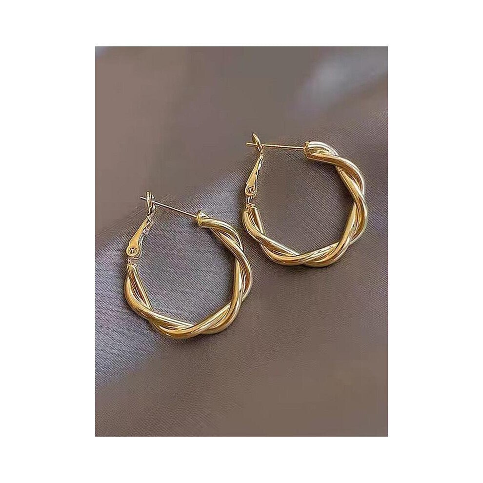 (Golden, one size fits all) A pair of elegant, versatile and personalized ear rings with a metallic design feel, suitable for women's daily commutes