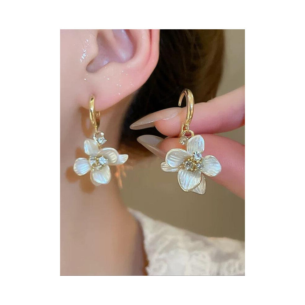 (White, one size fits all) French Vintage Elegant Sweet High-End Asymmetrical Flower Design Women's Daily Earrings Suitable for Parties and Dates