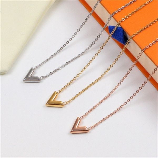 Designer Jewelry Stainless Steel Necklace For Women Lovers Simple V Pendant Necklace Earring Set Womens Fashion Engagement Jewellery Letter