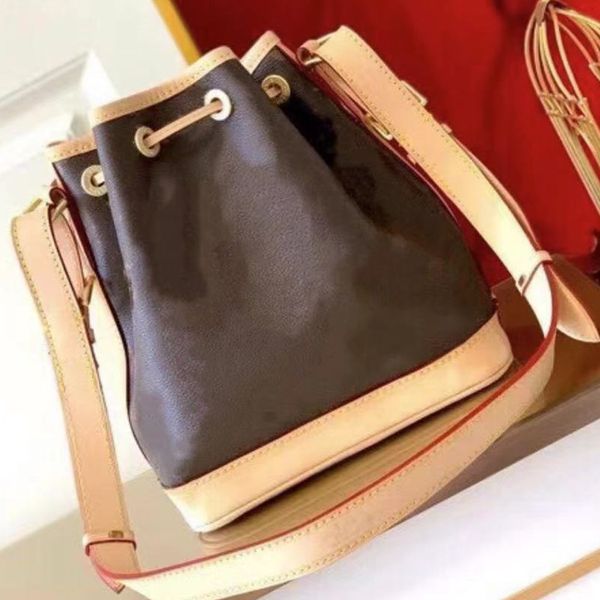 Famous women bag classical high quality women handbag with capacity shoulder tote purse