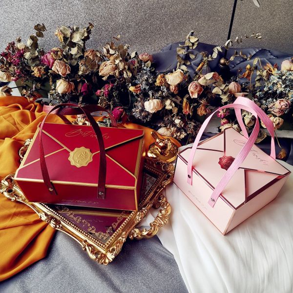 10pcs Gift Boxes Candy Cake Paper Box Packaging with Handle Cookie Chocolate Macaroon Wedding Gift Packaging Party Favors 210323