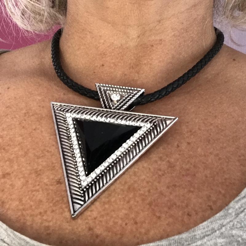 Pendant Necklaces Vintage Chokers Statement For Women Boho Black Acrylic Gem Triangle Necklace Party Jewelry