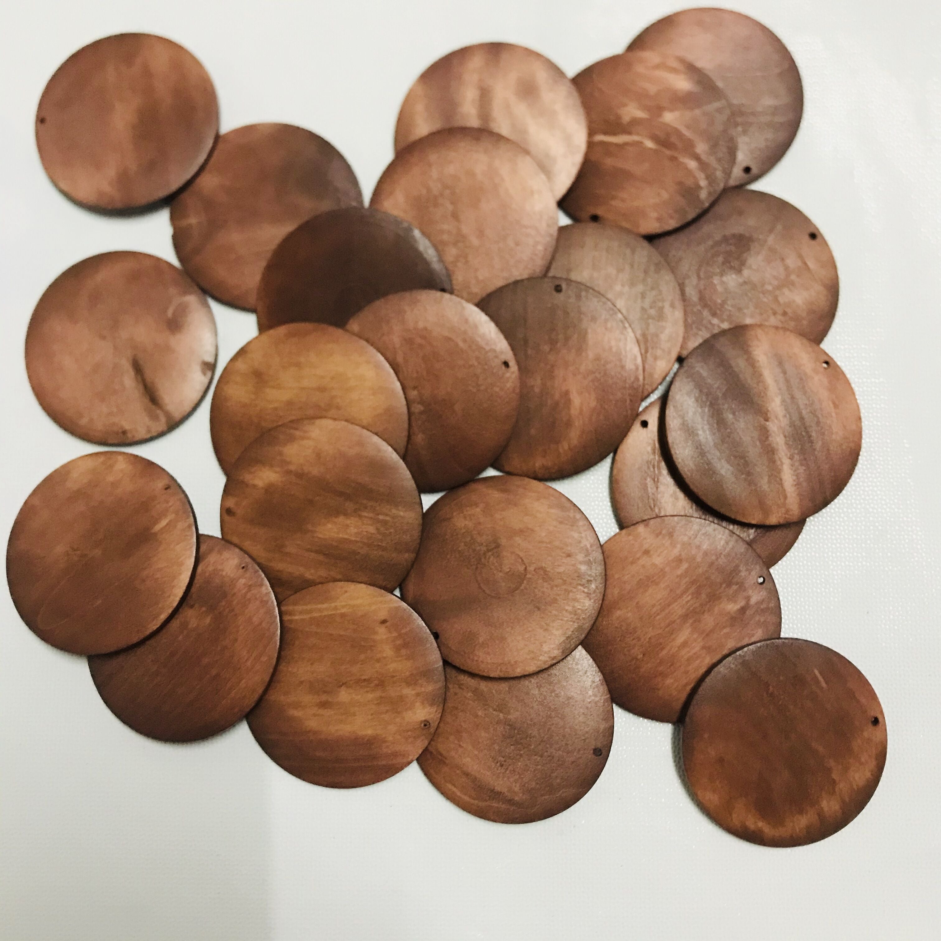 2021 Spot wholesale 5CM round wood pieces, blues key chain chipsewood pieces bead DIY decoration with brown accessori
