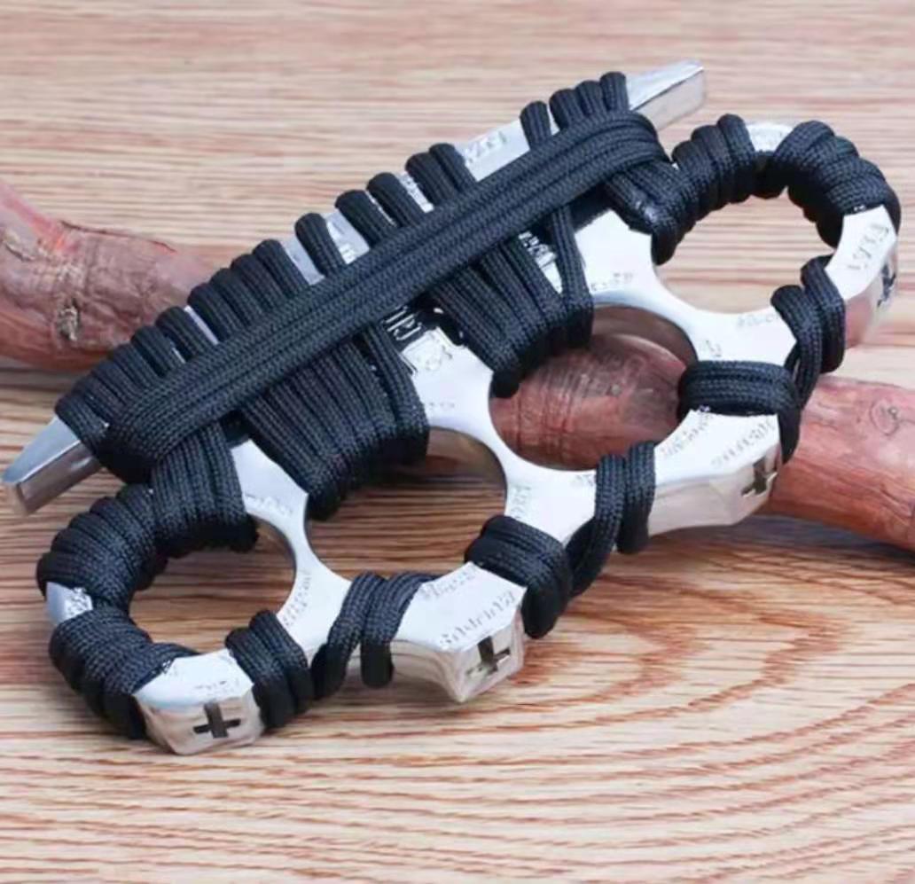 2021 Spades Knuckle dusters Metal alloy Brass knuckles Self Defense tool Personal Security equipment Iron fists Boxing gloves FY47623