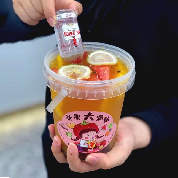 1000ml 34oz Summer Cold Drinking Beverage Cups Fruit Juice Milk Tea Cup with Cover Handle Disposable Clear Plastic Container