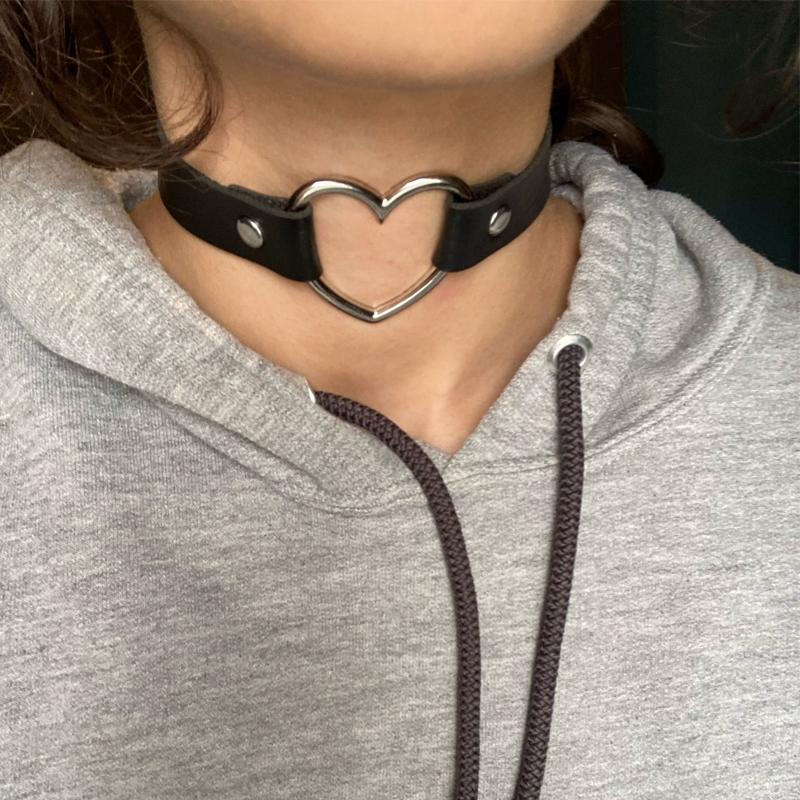 Chokers Amorcome Hip Hop PU Leather Choker Necklace Punk Metal Heart Charm Collar Clavicle Statement Jewelry Women Accessories
