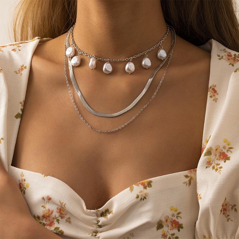 Chokers Vintage Baroque Irregular Pearl Lock Chains Necklace Heart Pendant Geometric Angel Love For Women Punk Jewelry