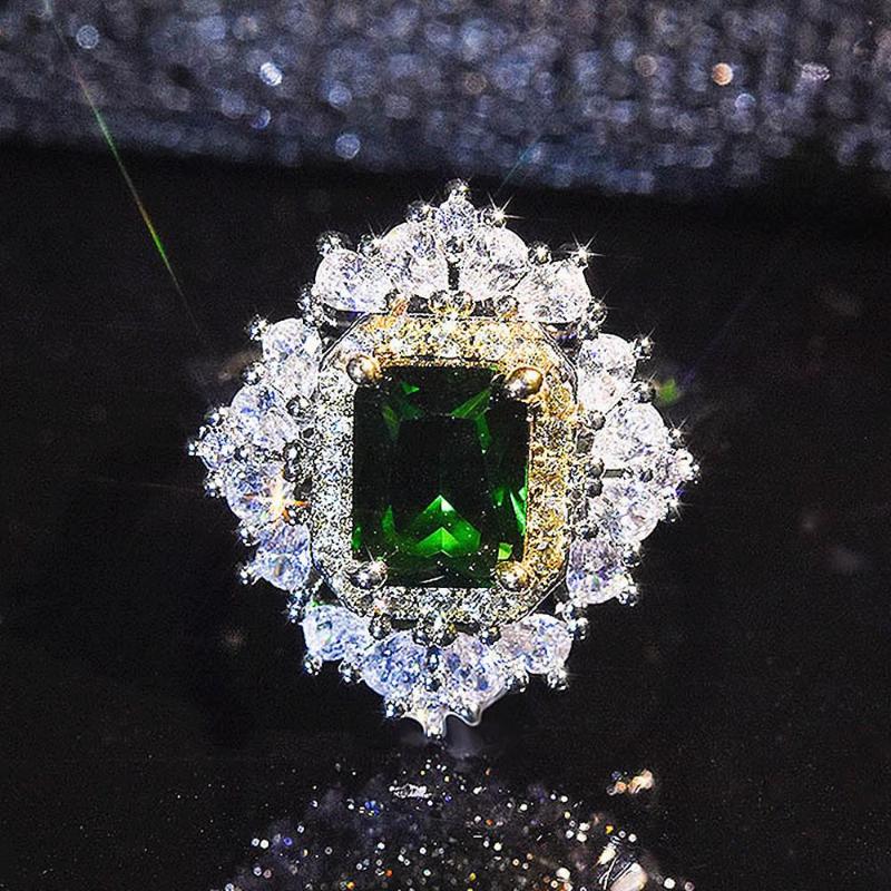 Cluster Rings Vintage Luxury Green Crystal Emerald Gemstones Diamonds For Women White Gold Silver Color Jewelry Bijoux Bague Party Gifts