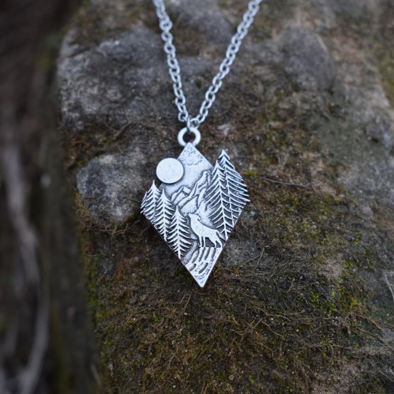 Pendant Necklaces SanLan 1pcs Mountain Howling Wolf Necklace Pine Tree Jewelry Camping Gift