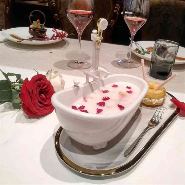 Creative Mini Bathtub Cocktail Cup Milkshake Cold Drink Beer Mug Electric Pump Spray Water Artistic Conception Food Container 210804