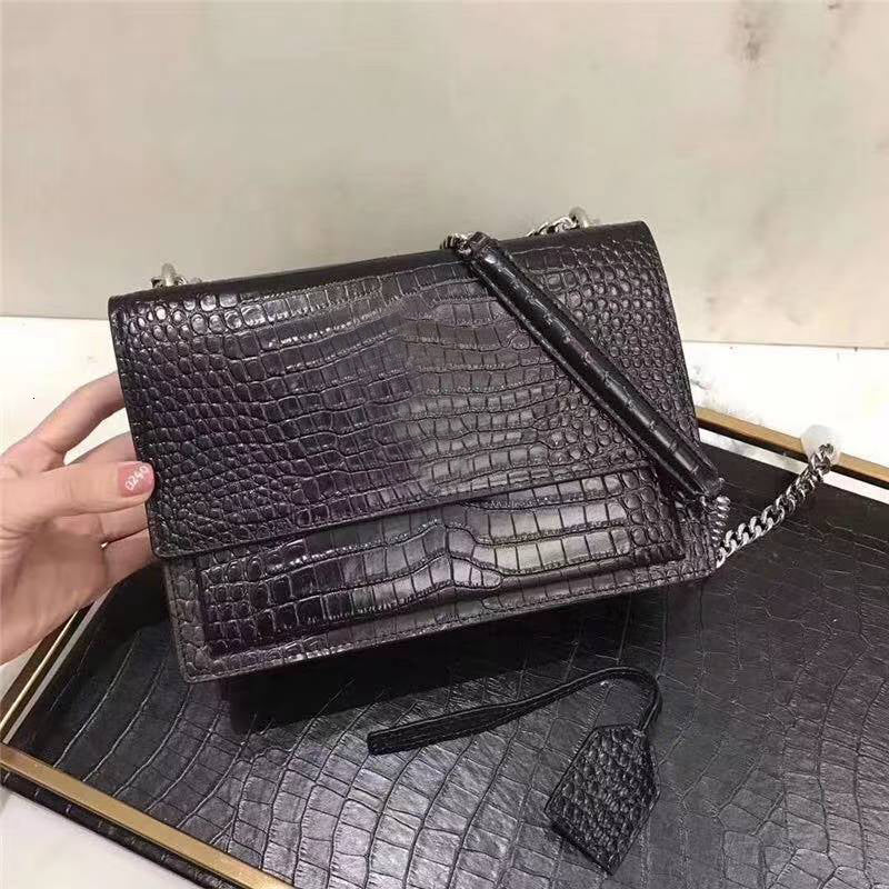 Shoulder bag female 2021 high-end sense of crocodile grain leather messenger Korean chain niche designdesigner