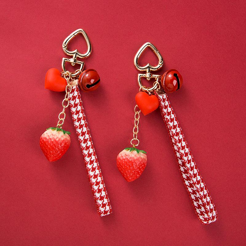 Keychains Cute Girl Heart Simulation Food Play Small Strawberry Baked Sweet Potato Keychain AirPods Pendant Lovers Car Keys