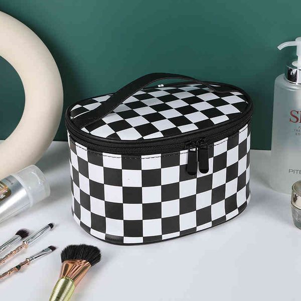 Cosmetic Bags Handbagsblack and White Checkerboard Simple Portable Travel Wash Bag Large Capacity Waterproof Finishing