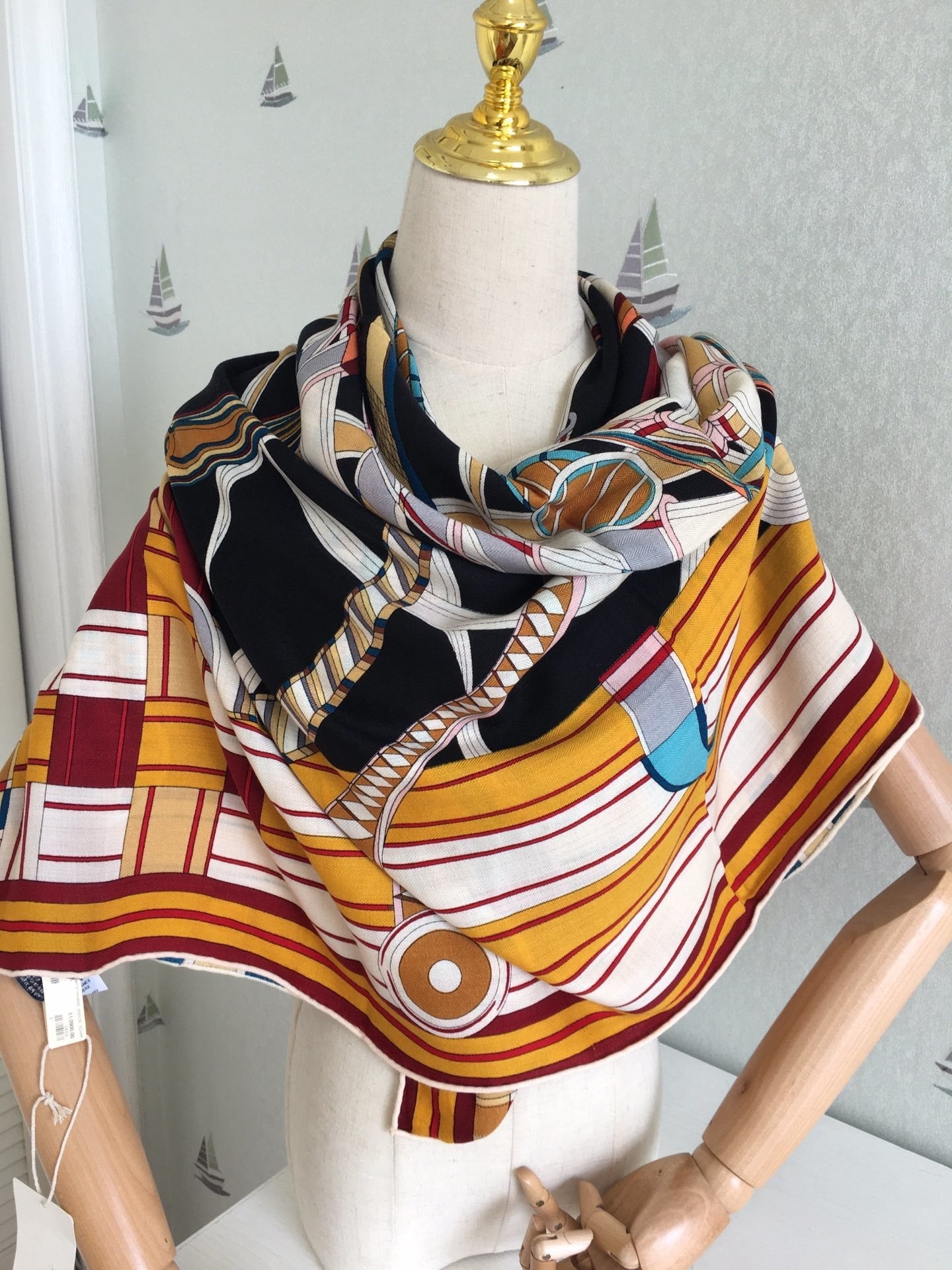 2020 Brand High quality beautiful printing pattern 70% Cashmere + 30% silk scarves lady scarves new gift scarves
