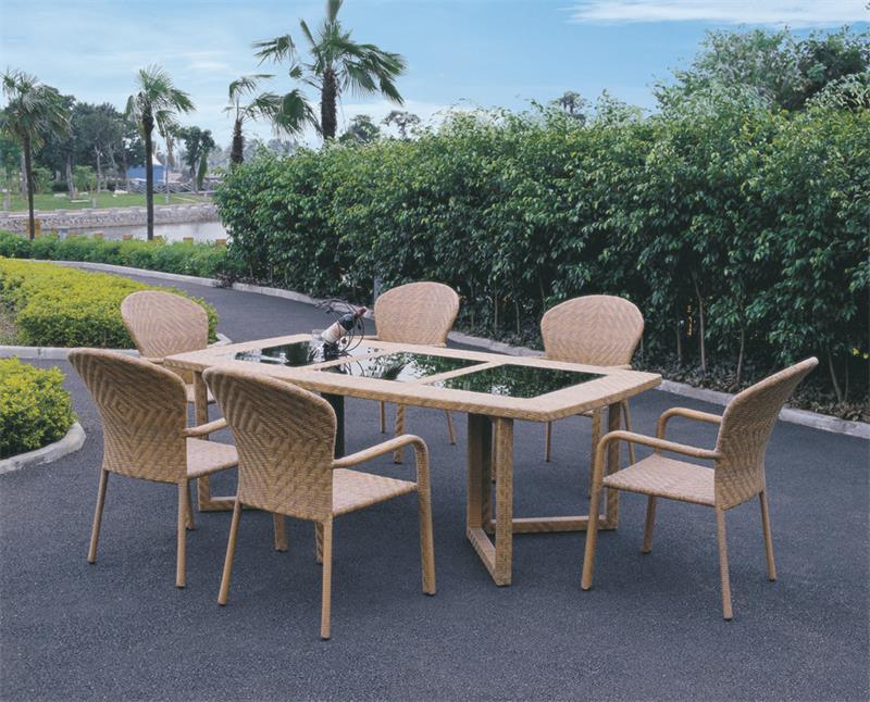 Outdoor rectangular table and chairs