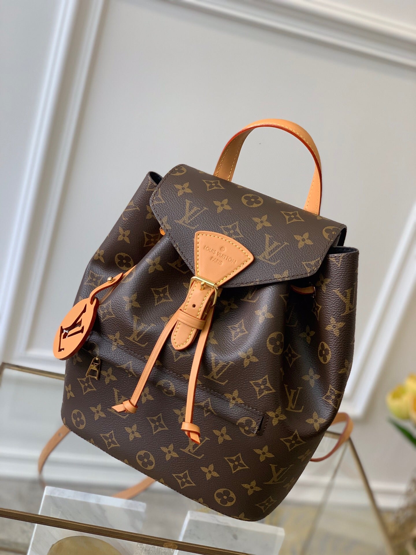 Hot selling famous designer leather women&#039;s handbags, luxury designer bags, shoulder bags, backpacks, model M45638 in 2020