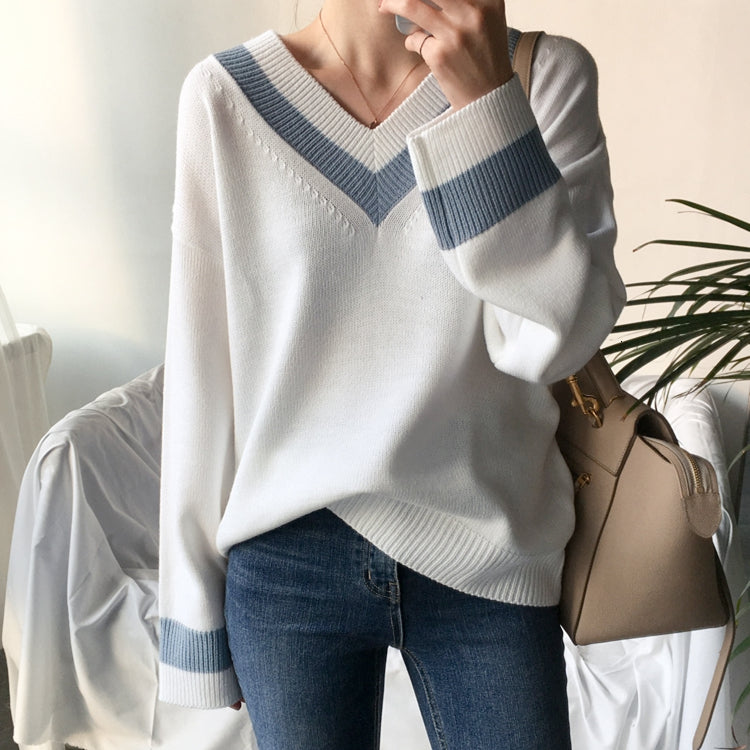 2021 New Autumn of Women with Neckline on Black White Blouses Sweater Style Lady Clothes 9O49