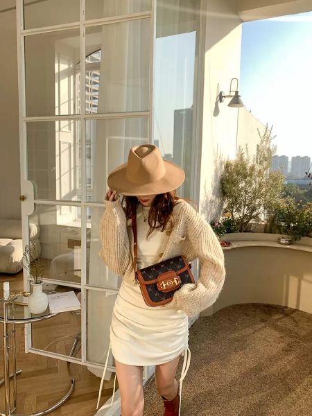 HBP Candyrose cr one shoulder inclined bag official authentic presbyopic horse bit tofu package female senior French niche Accessories Lugga