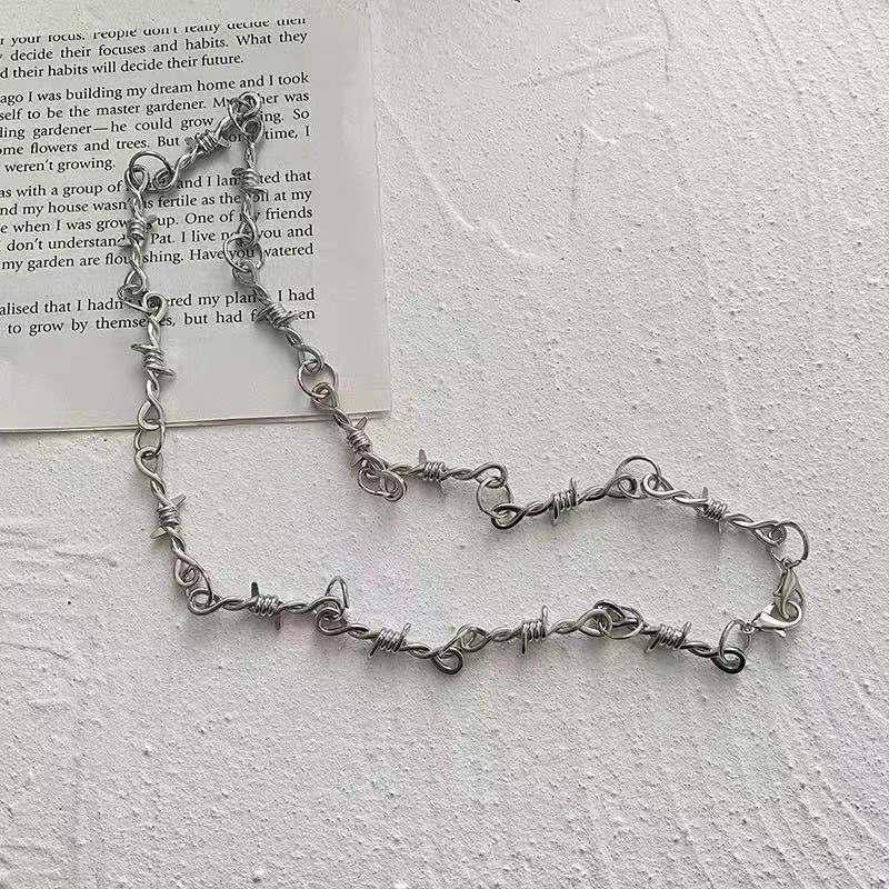 Chokers Edgy Style Retro Thorn Necklaces For Women Collarbone Chain Trend Hip Hop Street Men Cool Punk Holiday Gift JewelryChokers