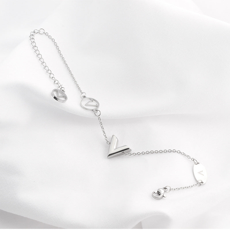 Designer Jewelry Golden Bracelets Necklace Earrings Charm round letter L home women bracelet link luxury designer hollow birthday gift jewellery doe