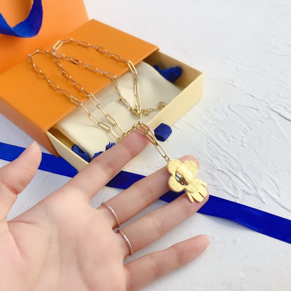 Luxury Design Necklace Choker Chain 18K Gold Plated Stainless Steel Necklaces Flower Doll Pendant Fashion Women Wedding Jewelry Accessories