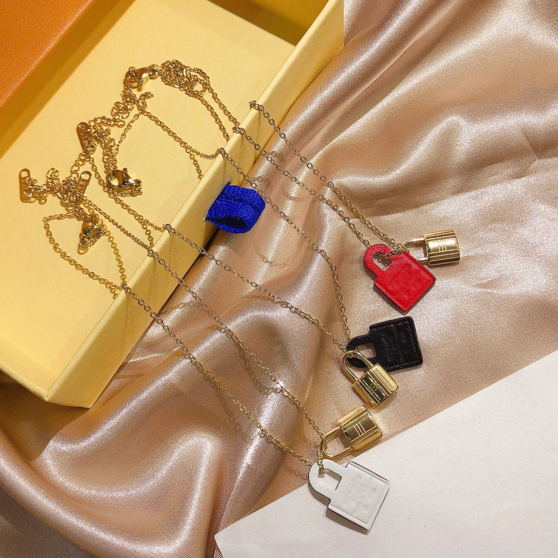 Designer Branded Necklace Faux Leather 18K Gold Plated Stainless Steel Necklaces Choker Chain Flower Letter Pendant Wedding Jewelry Accessories X358