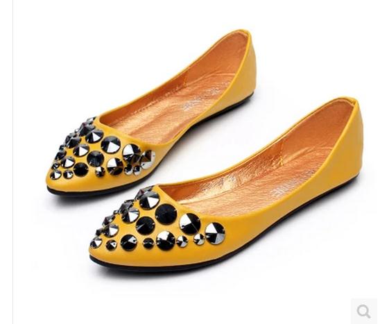 Spring 2017 collection Joker rivets shoes Point light mouth flat shoes With drill shoes in Europe and America