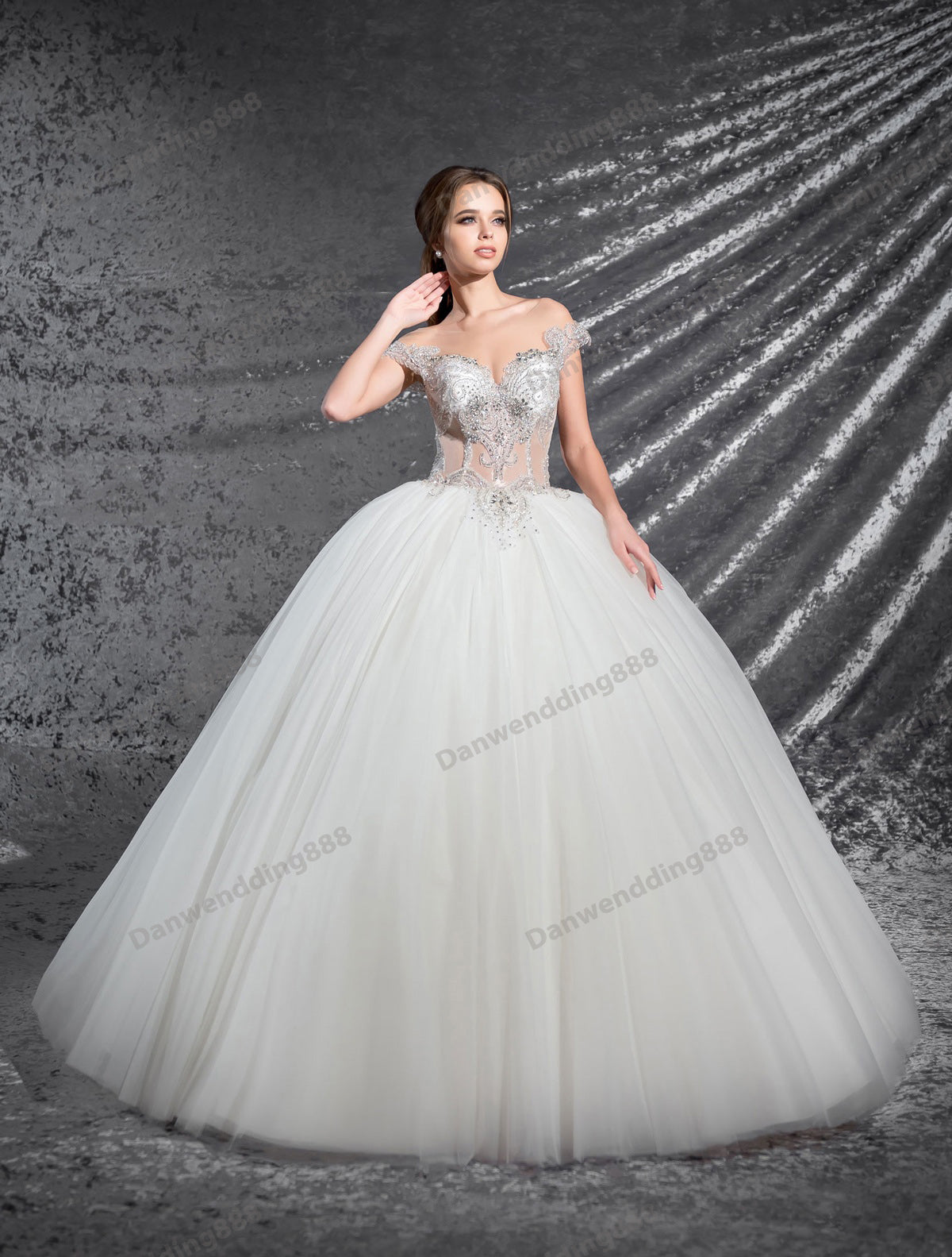 Beauty Ivory Tulle Scoop Applique Beads Ball Gown Wedding Dresses Bridal Pageant Dresses Wedding Attire Dresses Custom Size 2-16 ZW612209