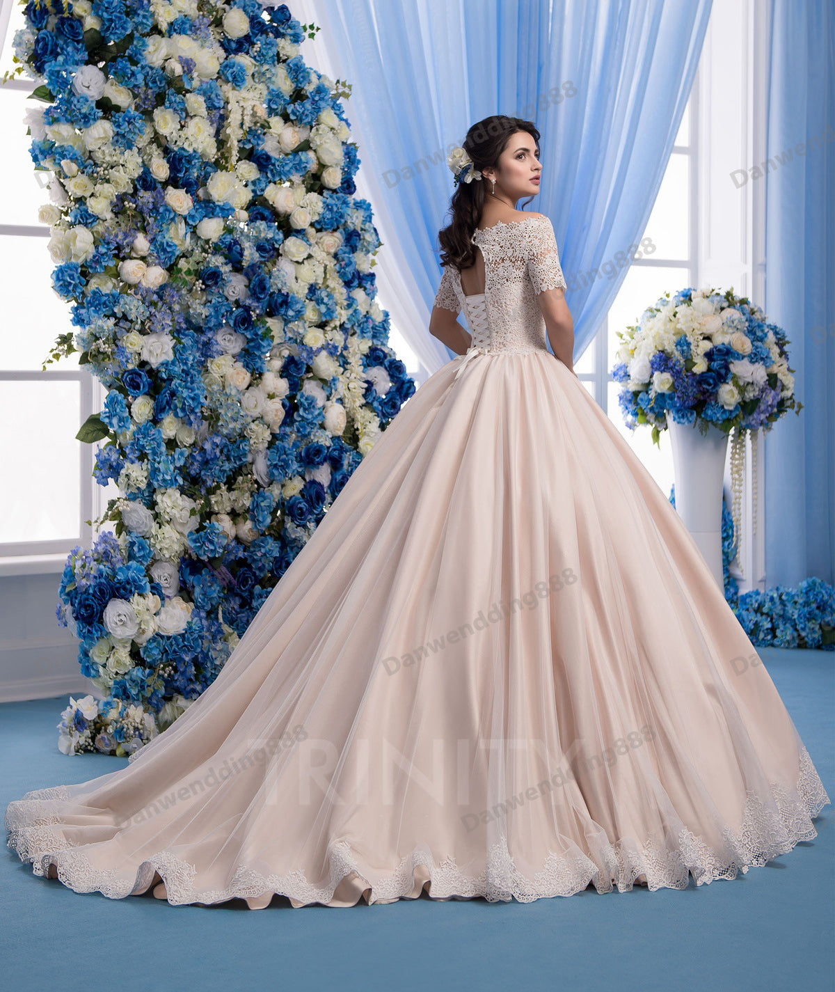 Elegant Champagne Tulle Scoop Applique Ball Gown Wedding Dresses Bridal Pageant Dresses Wedding Attire Dresses Custom Size 2-16 ZW619242